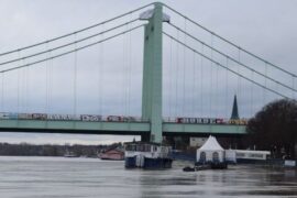 Kölner Rheinauhafen, frische Brise und Niedrigwasser vom 23.5.11