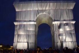 #Christos Vermächtnis – der verhüllte Arc de Triomphe in Paris.