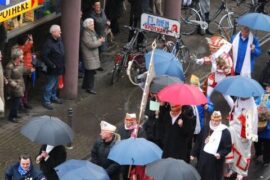 Auftakt des Straßenkarnevals in Köln Rodenkirchen, mit dem Dreigestirn der Altgemeinde Rodenkirchen.