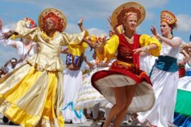 Bilder von der Maracatu-Parade im Rheinauhafen