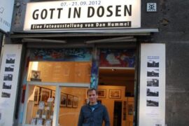 „Gott in Dosen“ eine Ausstellung in der Galerie Frei in Köln in der Luxemburger Str.216